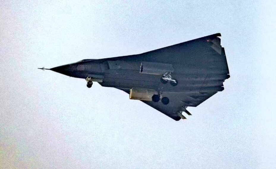 China’s J-36 Sixth-Gen Prototype: Stealth, Tri-Jet Power, and Design Evolution 14 img 7728 1