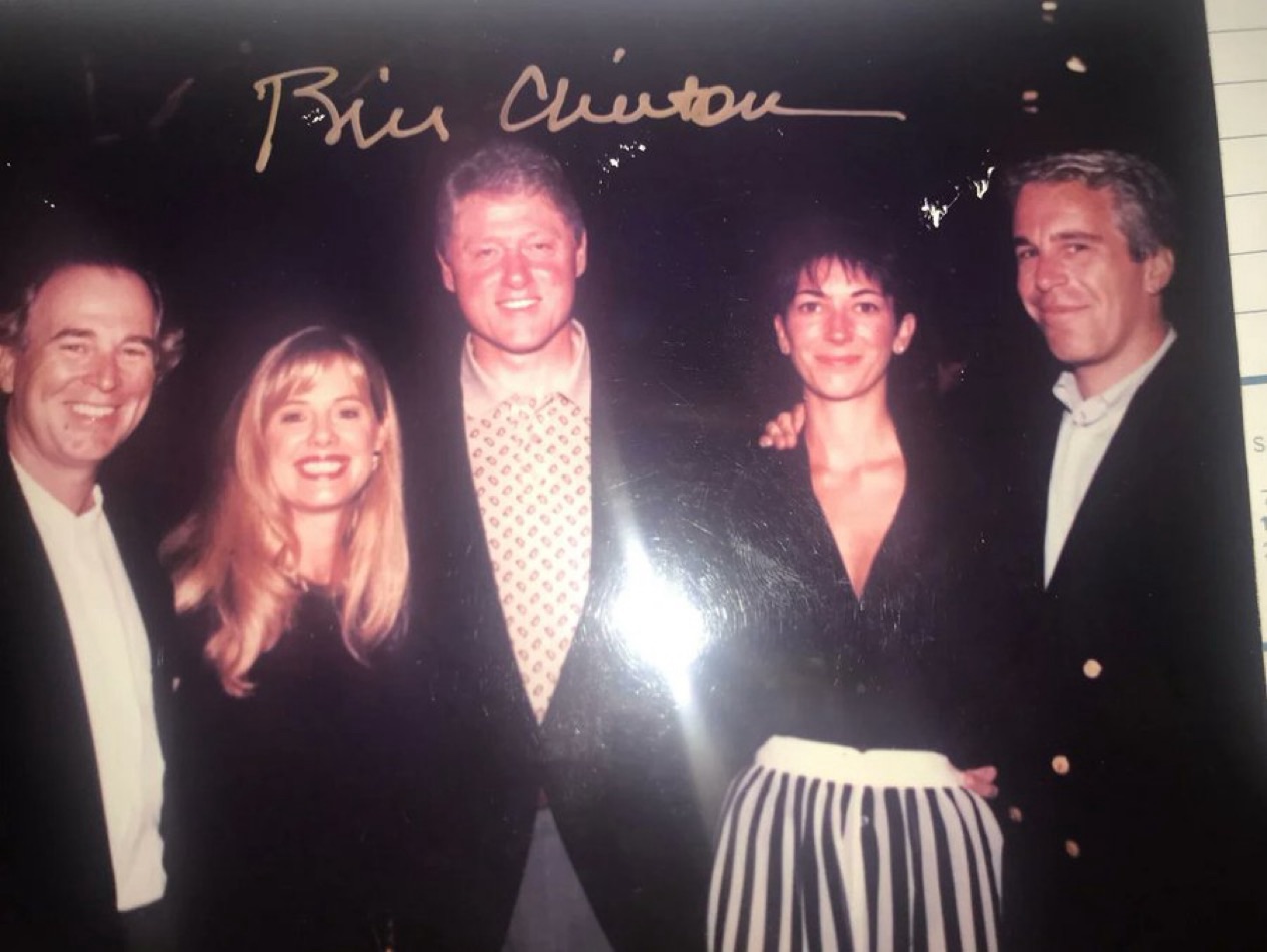 House Democrats Release New Photos of Trump, Clinton, and Gates from Epstein Estate 16 img 0778