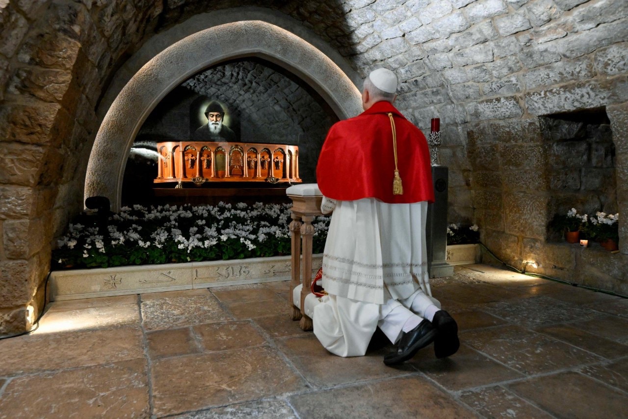 Thousands Brave Rain to Witness Pope Leo at St. Charbel’s Tomb 15 img 9705